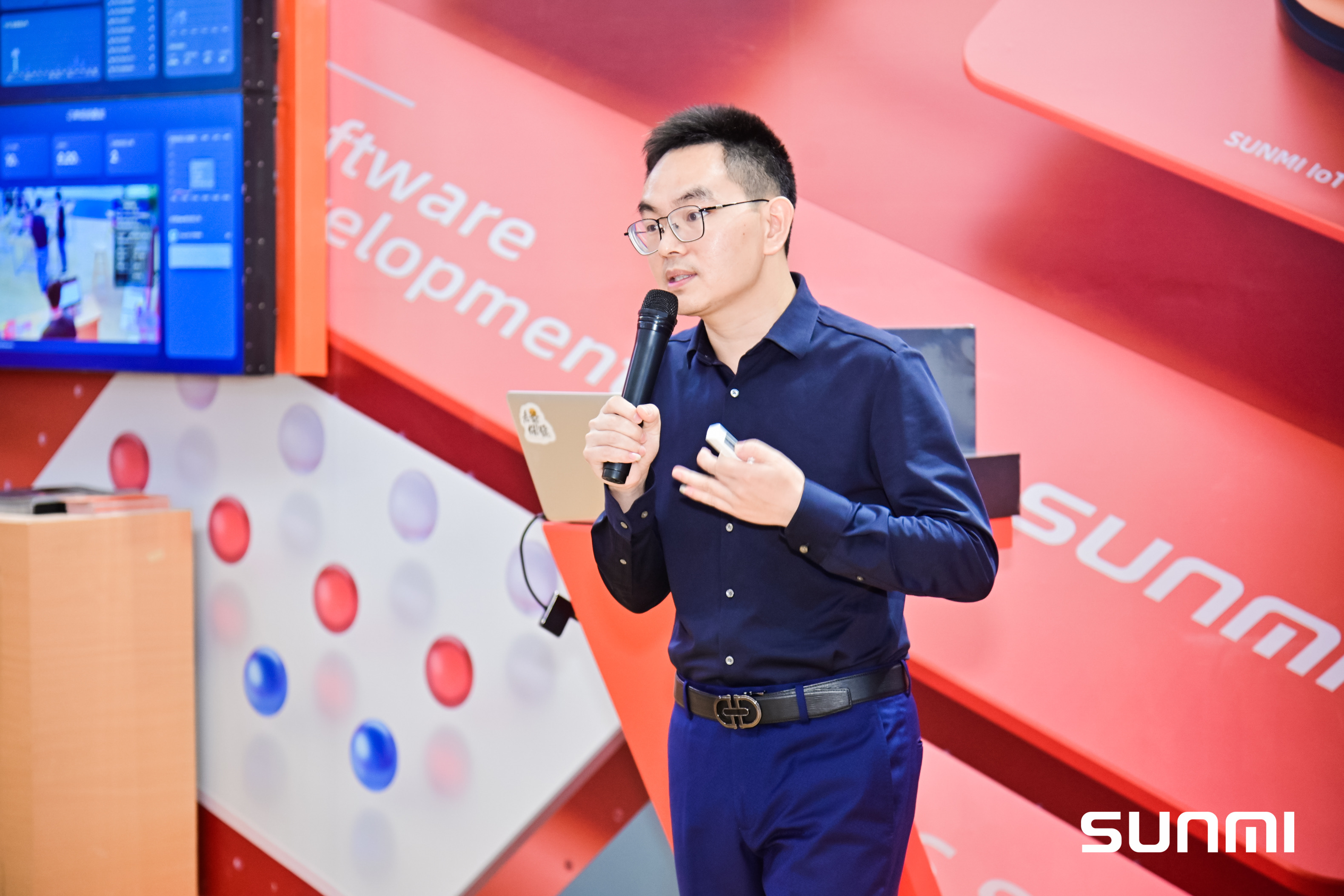 人气爆满、荣誉加身！香港宝典全年资料大全深圳巡展暨深圳零售博览会成功举办！(图6)